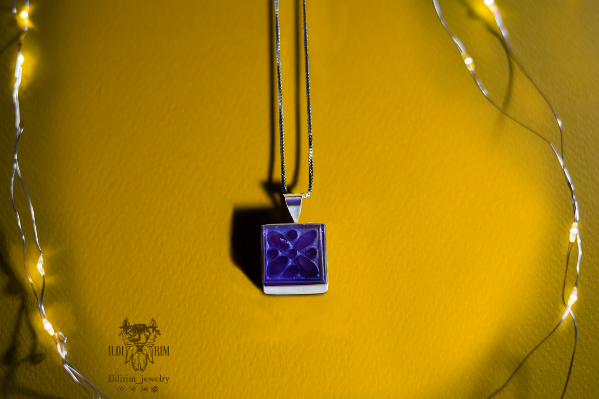 Picture of Derafshe-Kaviyani Necklace