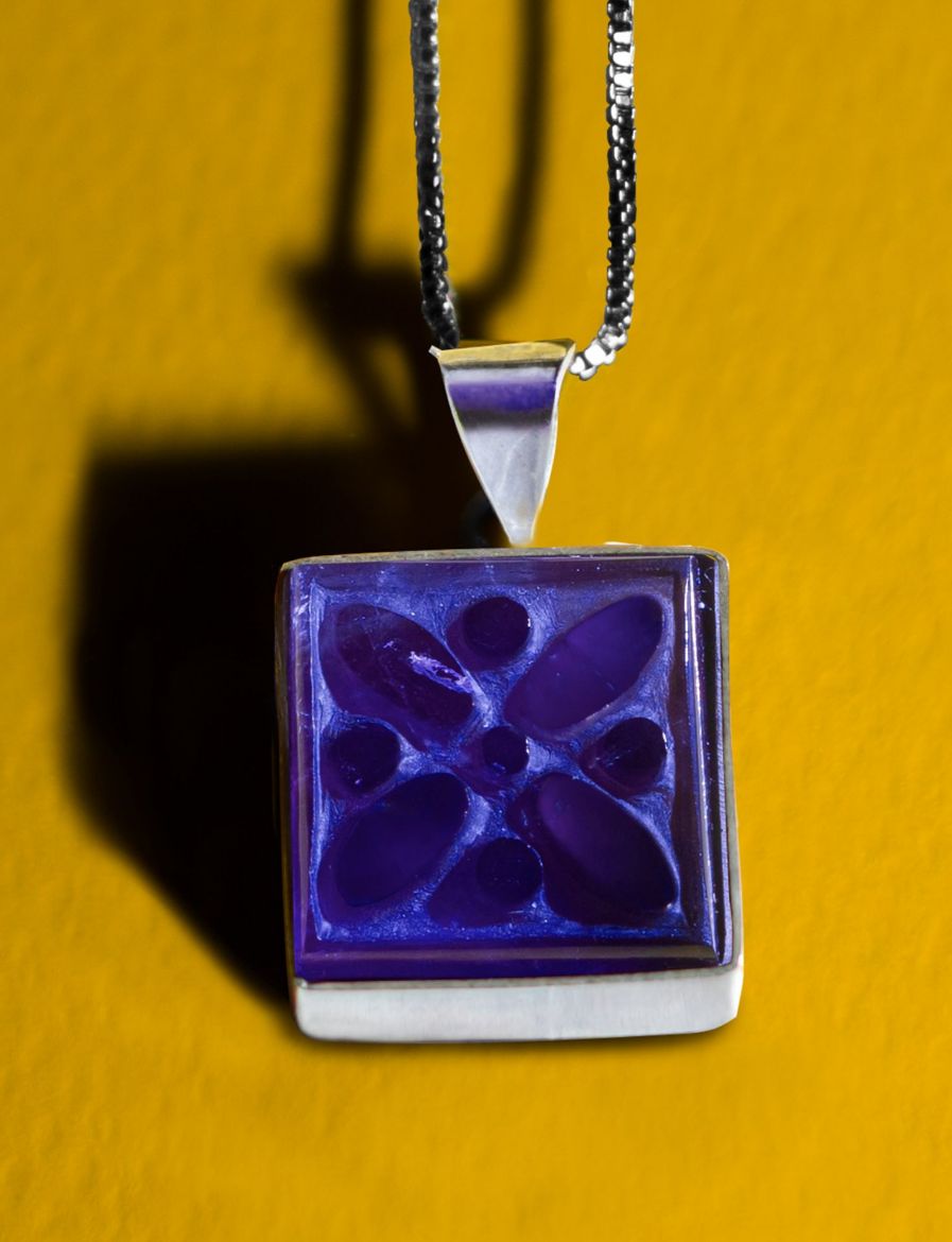 Picture of Derafshe-Kaviyani Necklace