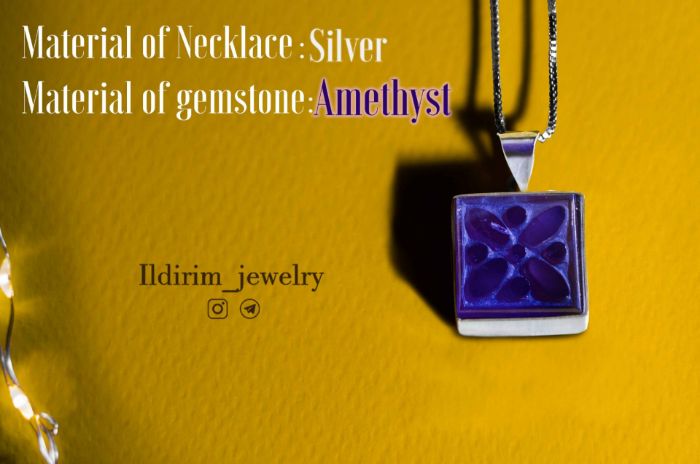 Picture of Derafshe-Kaviyani Necklace