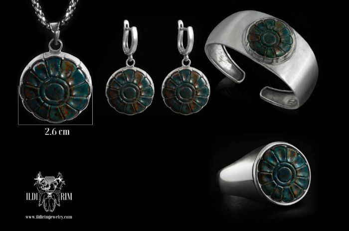 Picture of Lotus Necklace Model A