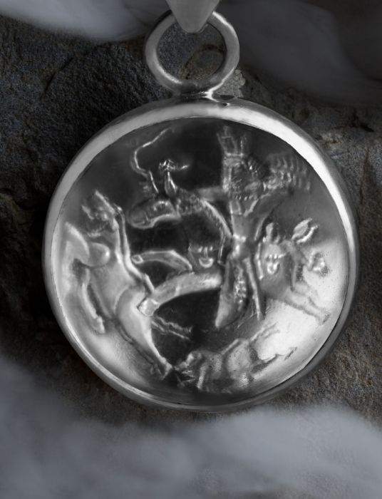 Picture of Shapur on a hunt necklace ( Sasanid necklace)